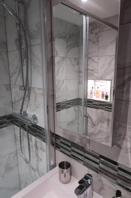 ***Spotless, Bright 1 Double Bed Apartment*** บาธ ภายนอก รูปภาพ